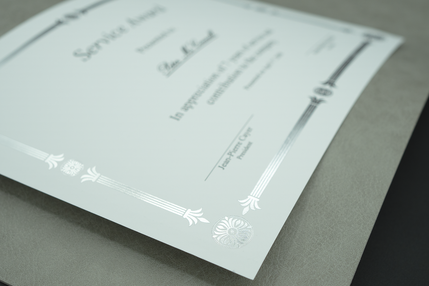 Certificats St. James® Premium Weight, Julian Design, feuille d'argent, blanc, 65 lb, 8,5 x 11", paquet de 15, 83421