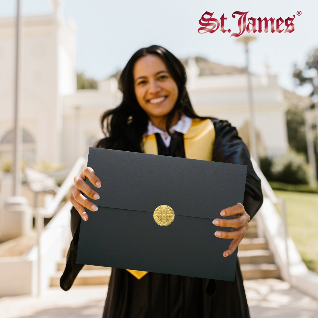 Porte-certificats St. James® Elite™ Medallion Fold, lin noir avec médaillon doré, paquet de 5, 83564