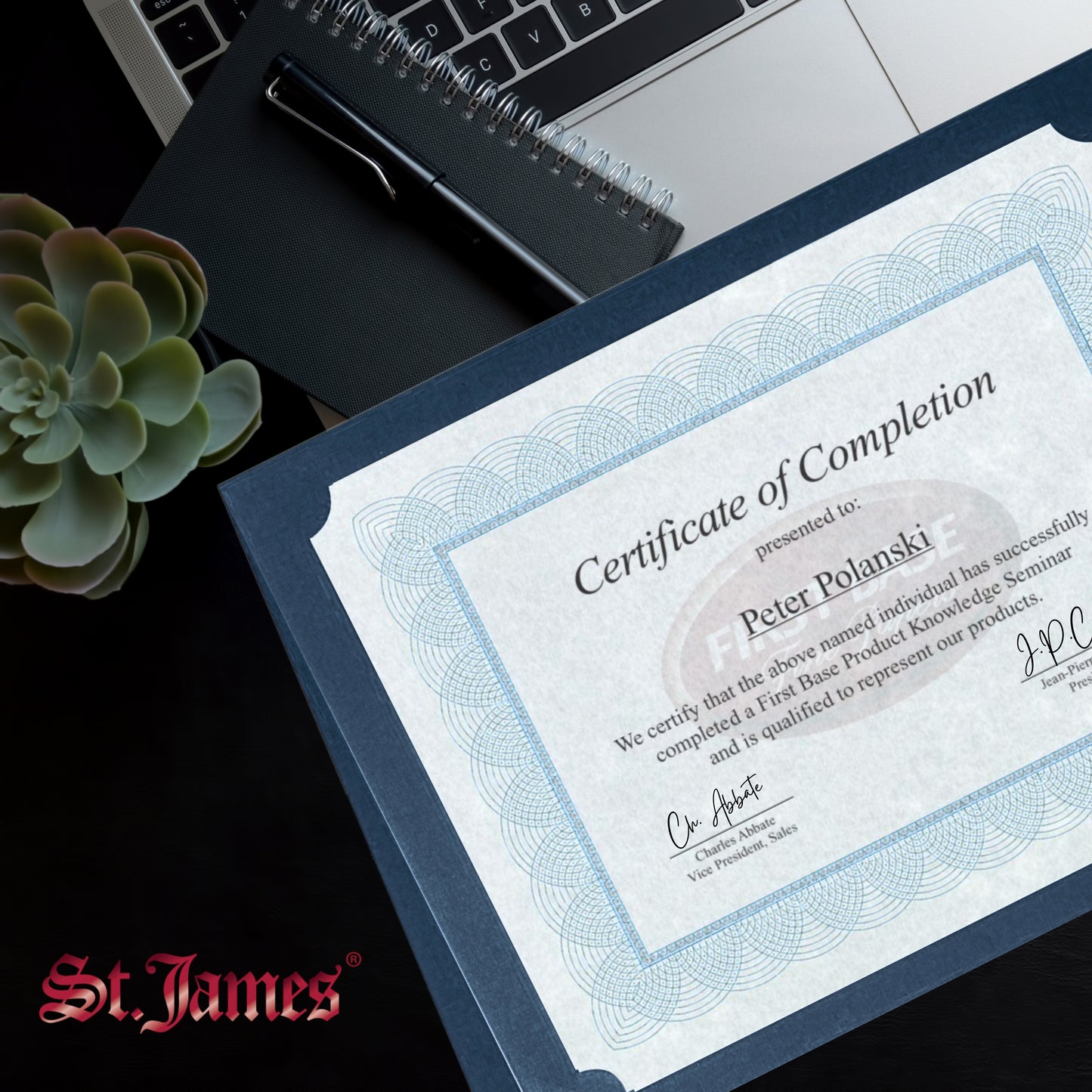 Porte-certificats/couvertures de documents/porte-diplômes St. James®, bleu marine, bordure en feuille d'argent, finition lin, paquet de 5, 83851